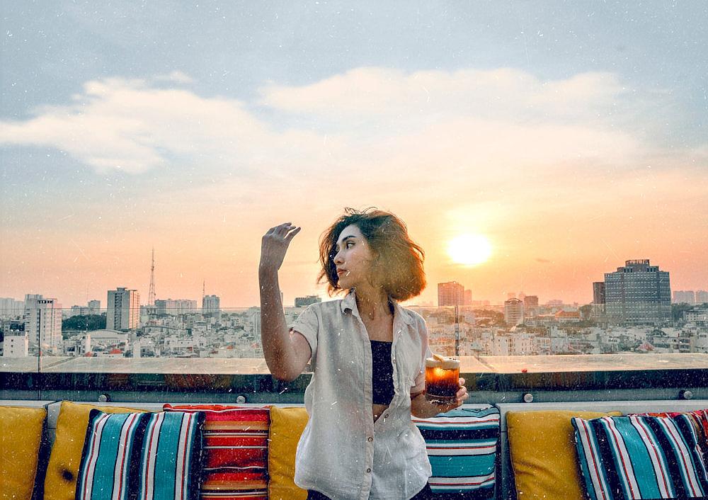 Banana Mama is considered one of the most beautiful rooftop bars to watch the sunset in Ho Chi Minh City
